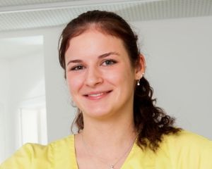 Leonie Angermüller, Auszubildende zur ZFA